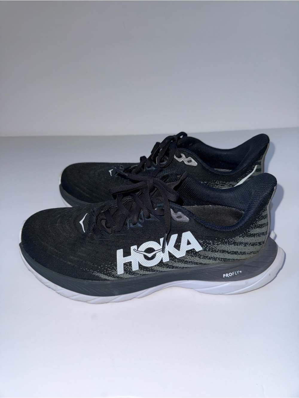 Hoka Mach 5 Black and Gray Athletic Sneakers with White Sole
